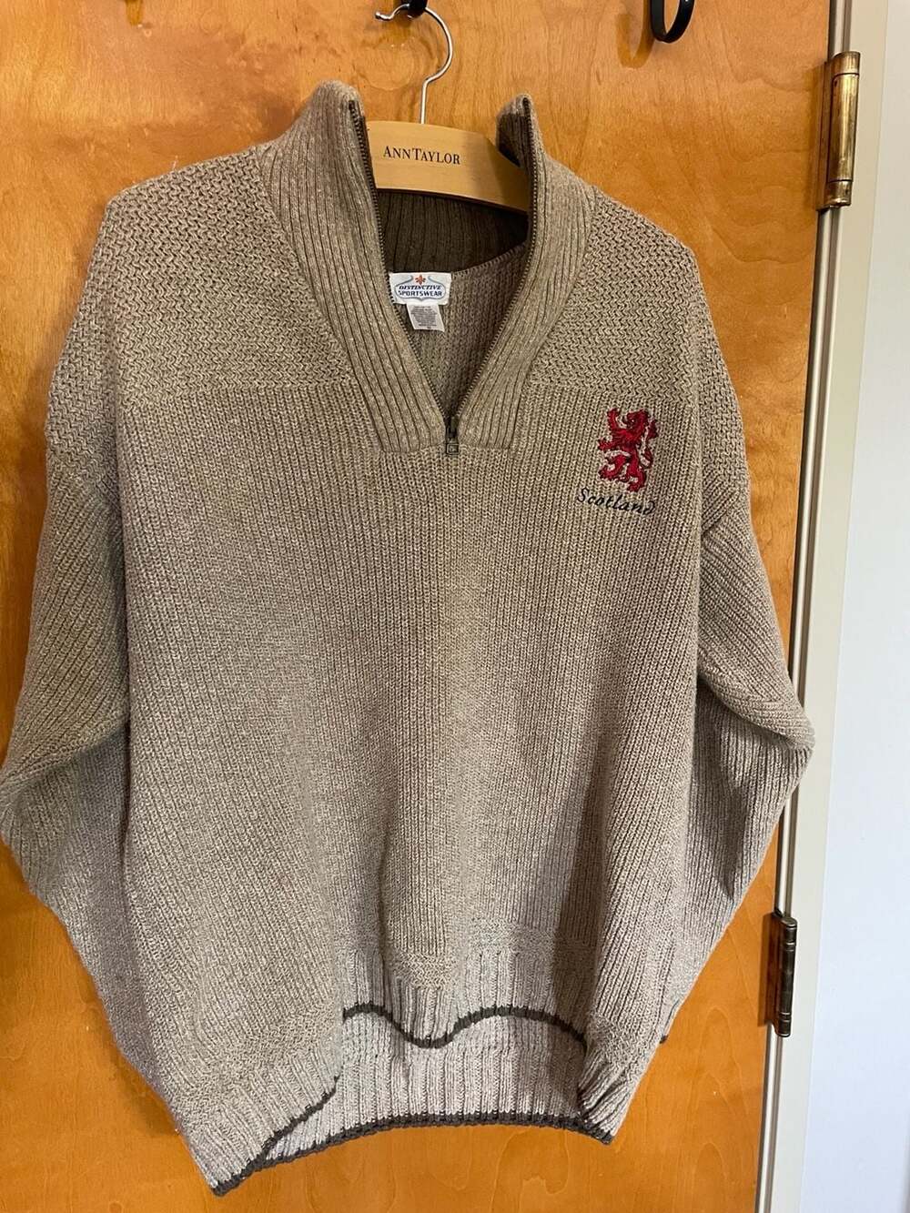 Distinctive Sportswear Scotland Lion Embroidered Quarter Zip Sweater Size M